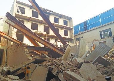 安阳在建5层楼坍塌两人当场身亡 原因正在调查