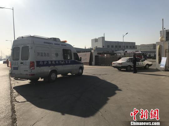 　图为环保检测车。　张帆 摄