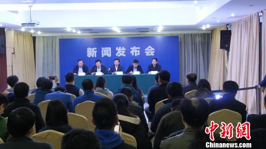 25日下午，盐城响水爆炸事故现场指挥部召开第四次新闻发布会，通报事故处置最新情况。　谷华　摄